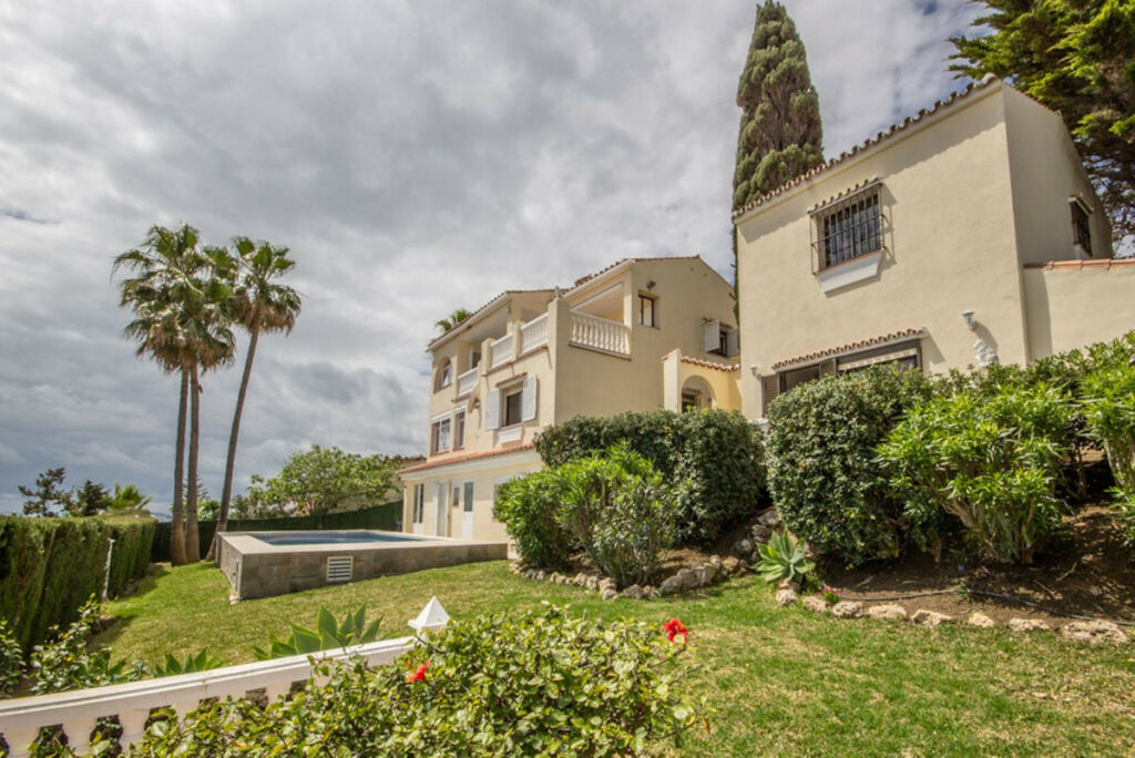 Detached Villa Estepona Málaga - image 41