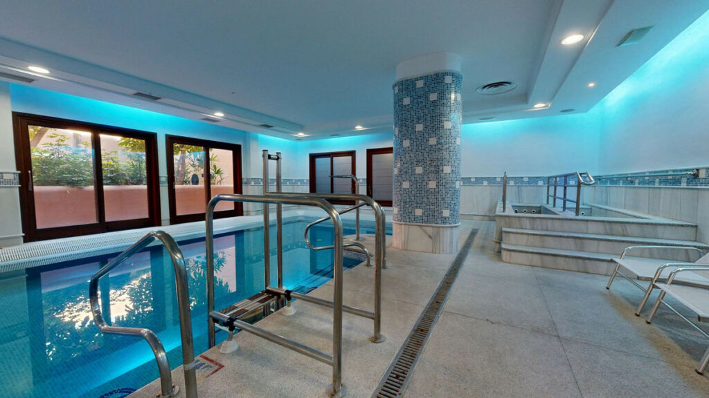 Middle Floor Apartment Estepona Málaga - image 41