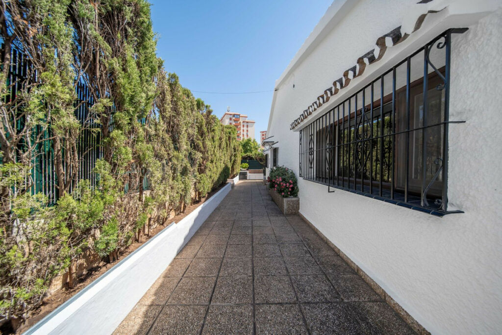 Detached Villa Fuengirola Málaga - image 41