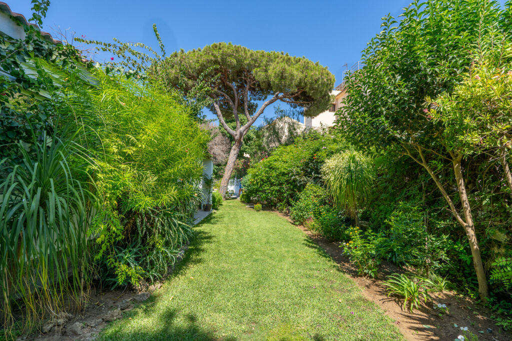 Detached Villa Marbesa Málaga - image 42