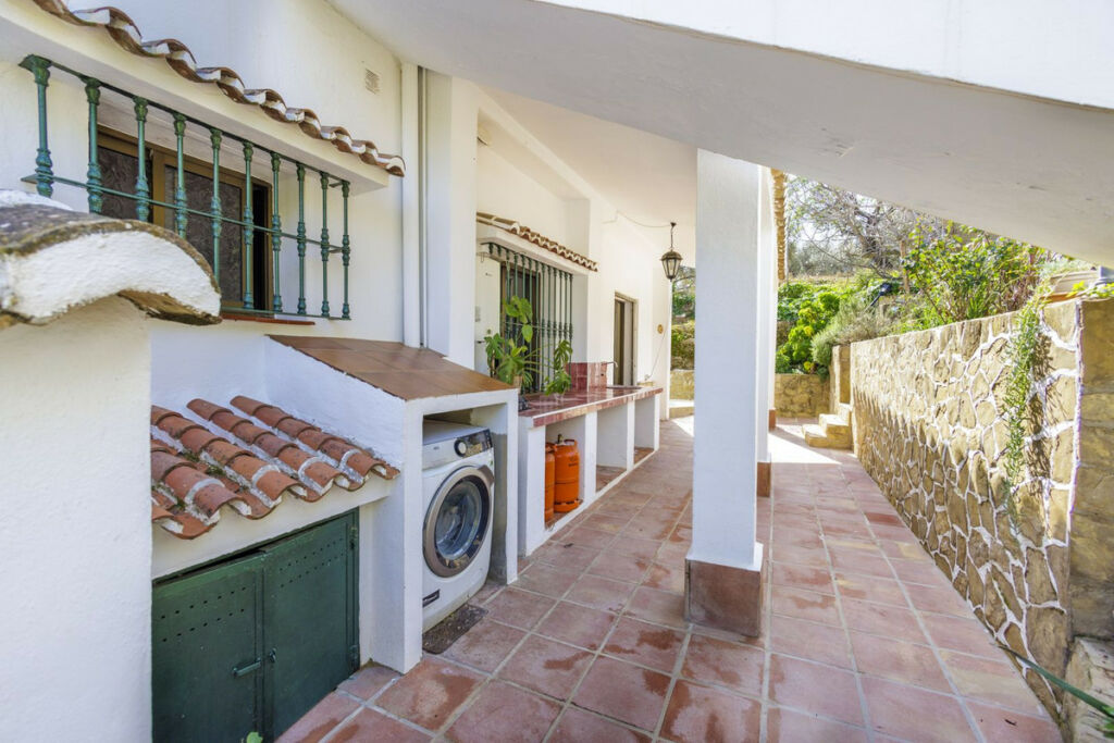 Detached Villa Riogordo Málaga - image 42