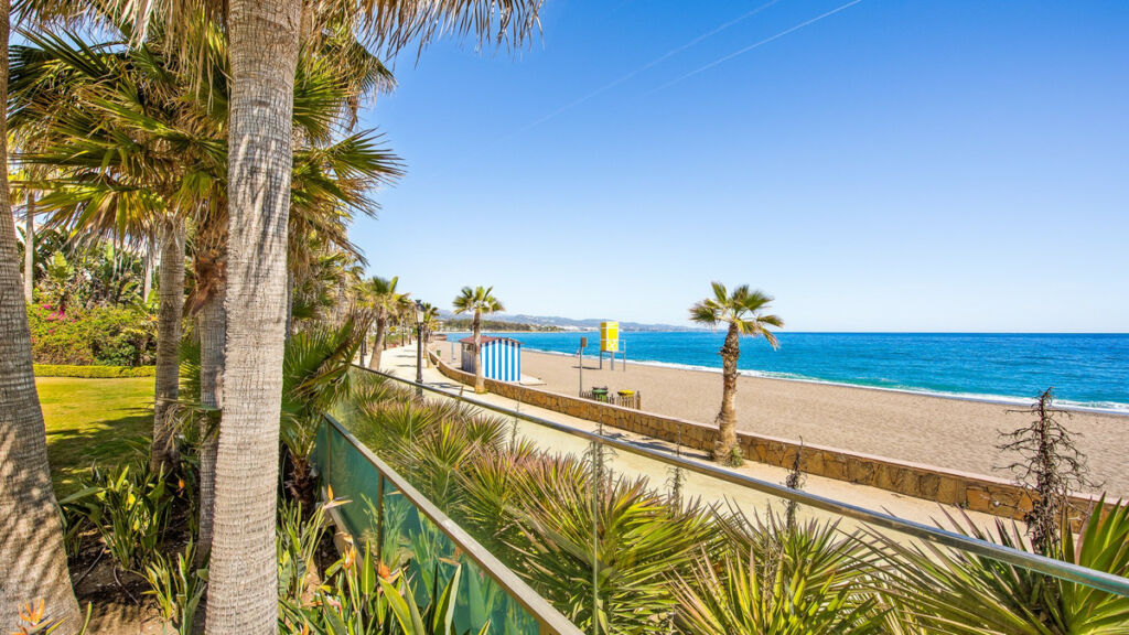 Detached Villa The Golden Mile Málaga - image 42