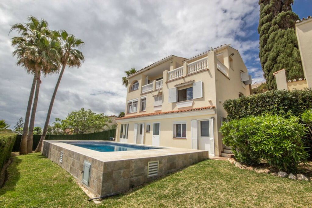 Detached Villa Estepona Málaga - image 42