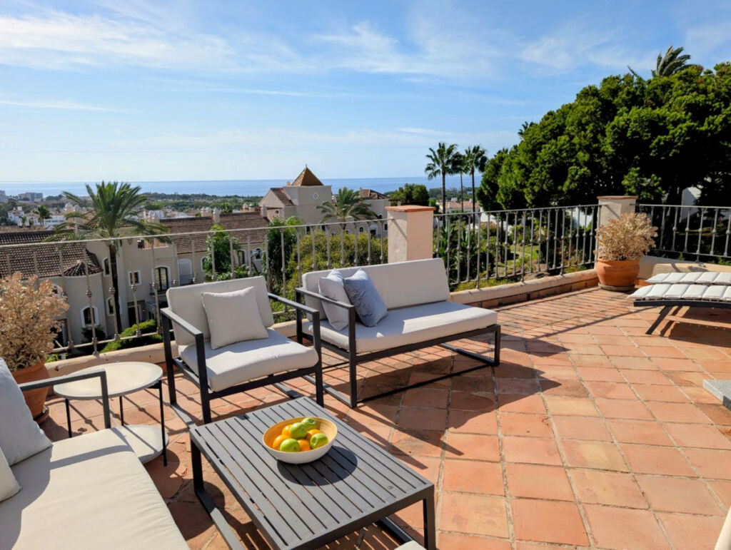 Semi-Detached House El Paraiso Málaga - image 3