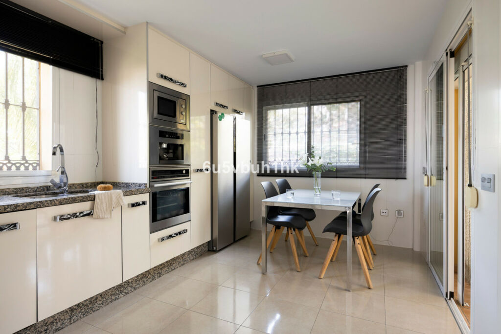 Detached Villa Sierrezuela Málaga - image 42