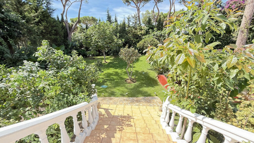 Detached Villa Calahonda Málaga - image 42