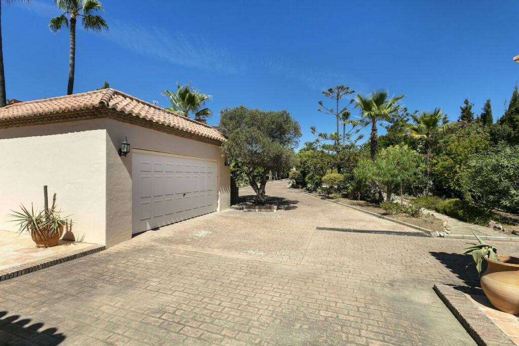 Detached Villa Marbesa Málaga - image 42