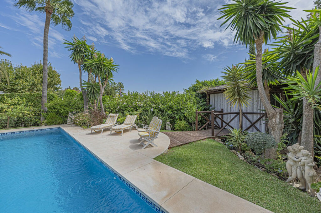 Detached Villa El Paraiso Málaga - image 42