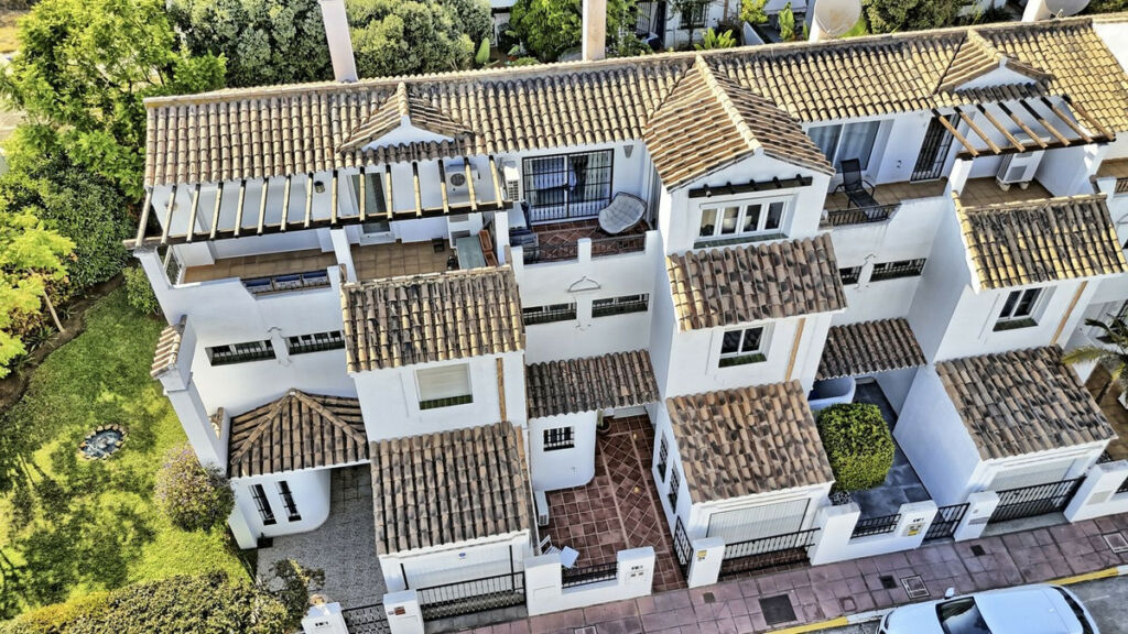 Townhouse Nueva Andalucía Málaga - image 42