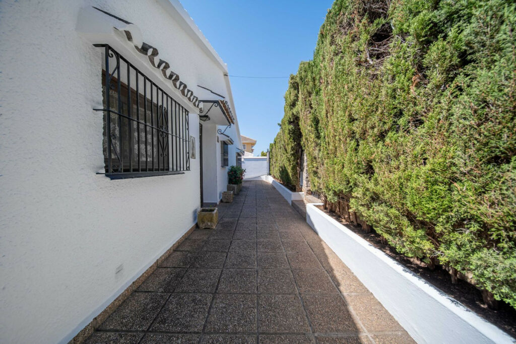 Detached Villa Fuengirola Málaga - image 42
