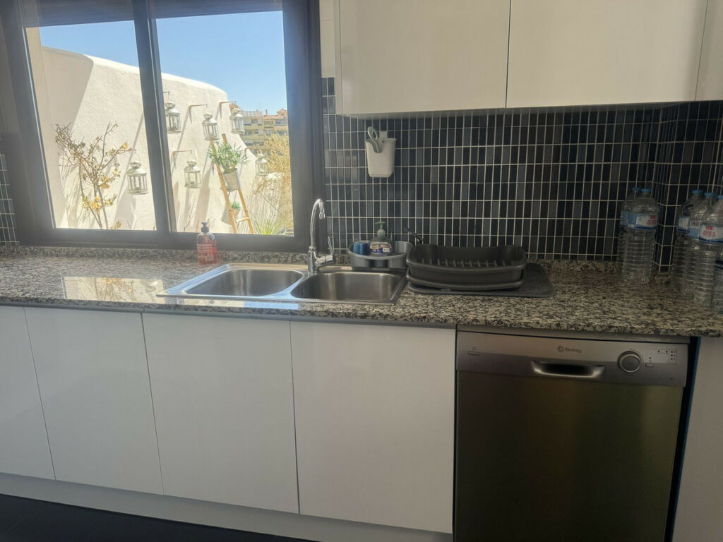 Middle Floor Apartment Selwo Málaga - image 9