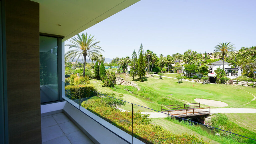 Detached Villa El Paraiso Málaga - image 42
