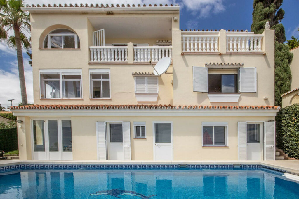 Detached Villa Estepona Málaga - image 43