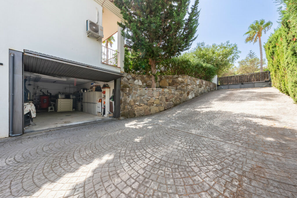 Detached Villa Sotogrande Alto Cádiz - image 43