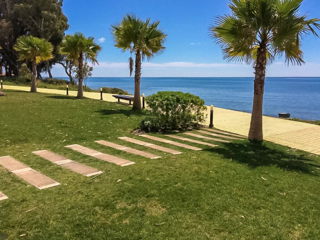Middle Floor Apartment Estepona Málaga - image 43