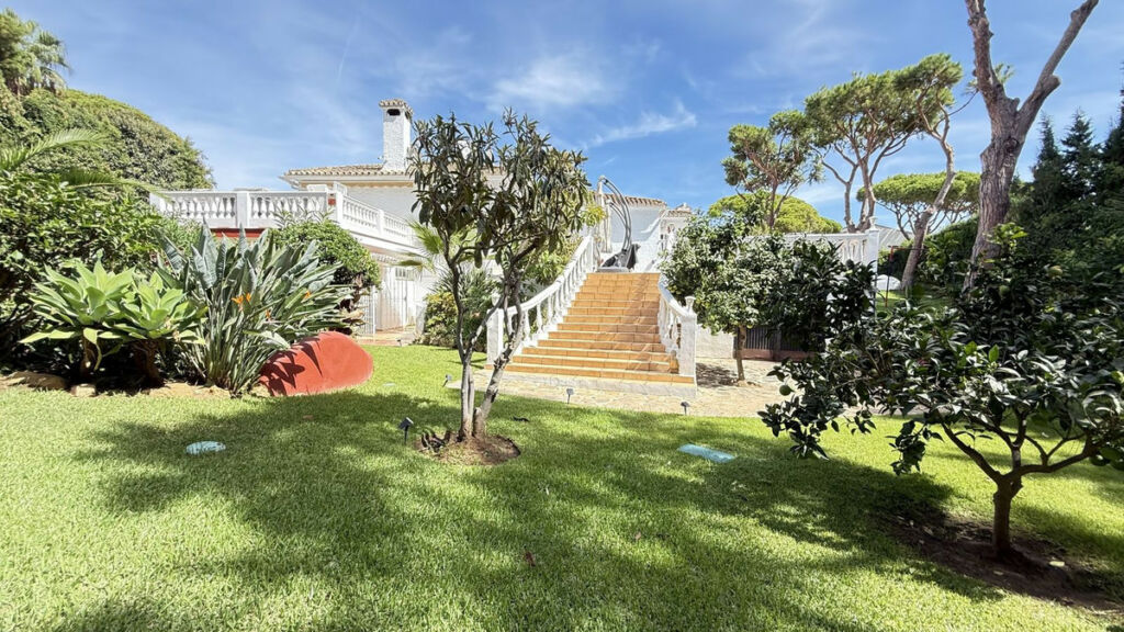 Detached Villa Calahonda Málaga - image 43