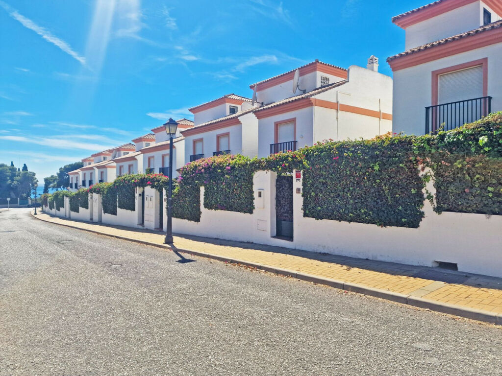 Semi-Detached House Cabopino Málaga - image 39