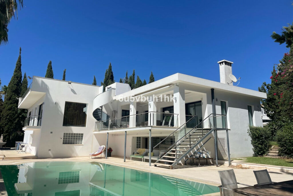 Detached Villa Nueva Andalucía Málaga - image 44