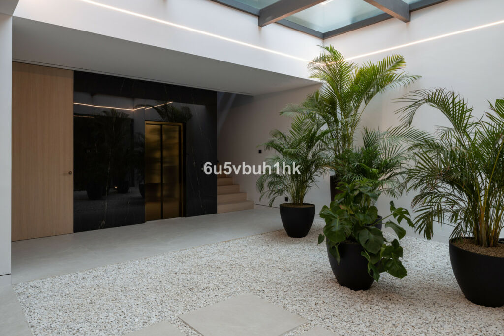 Detached Villa The Golden Mile Málaga - image 44