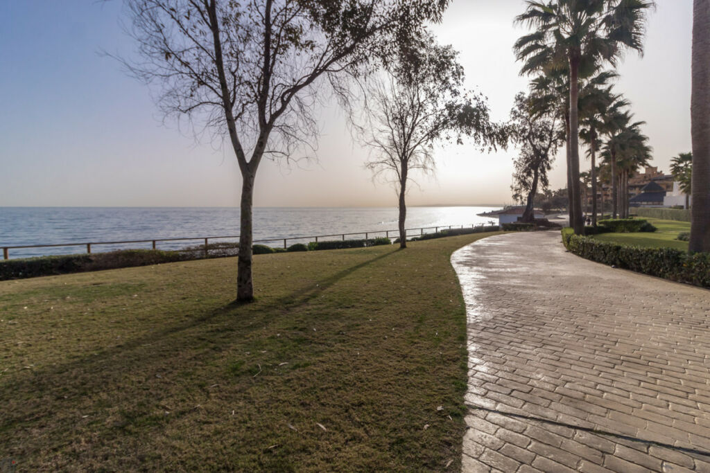 Middle Floor Apartment Estepona Málaga - image 44