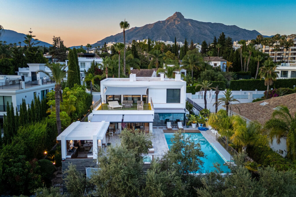 Detached Villa Nueva Andalucía Málaga - image 44