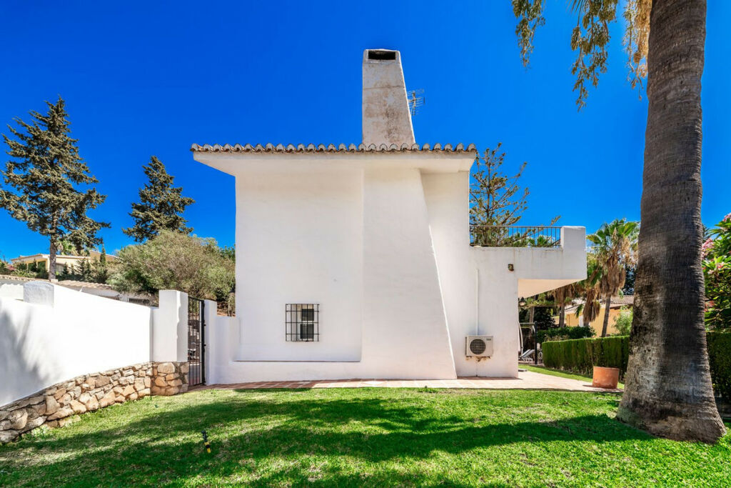 Detached Villa El Coto Málaga - image 44
