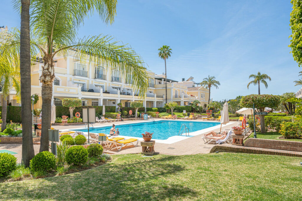 Middle Floor Apartment Nueva Andalucía Málaga - image 44