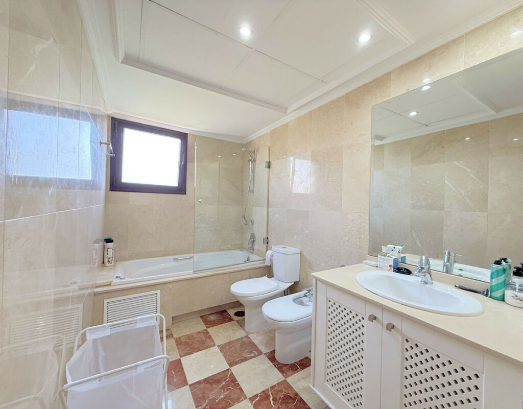 Middle Floor Apartment Sotogrande Puerto Cádiz - image 30