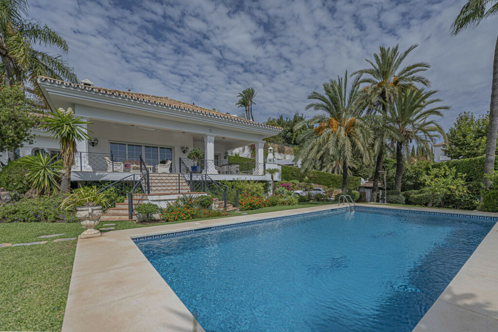 Detached Villa El Paraiso Málaga - image 45