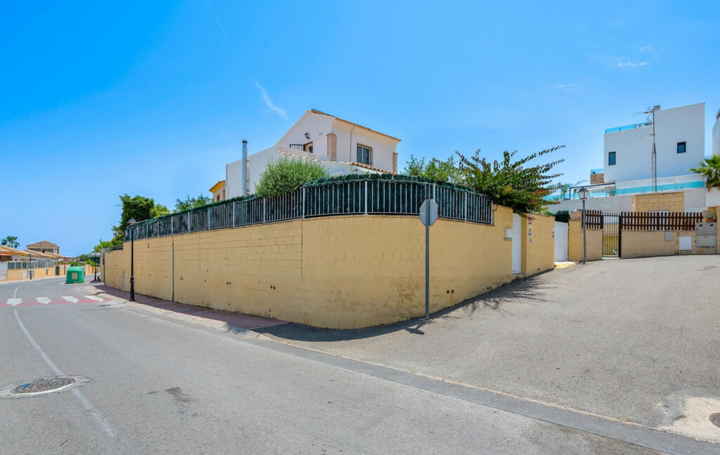 Detached Villa Polop Alicante - image 45