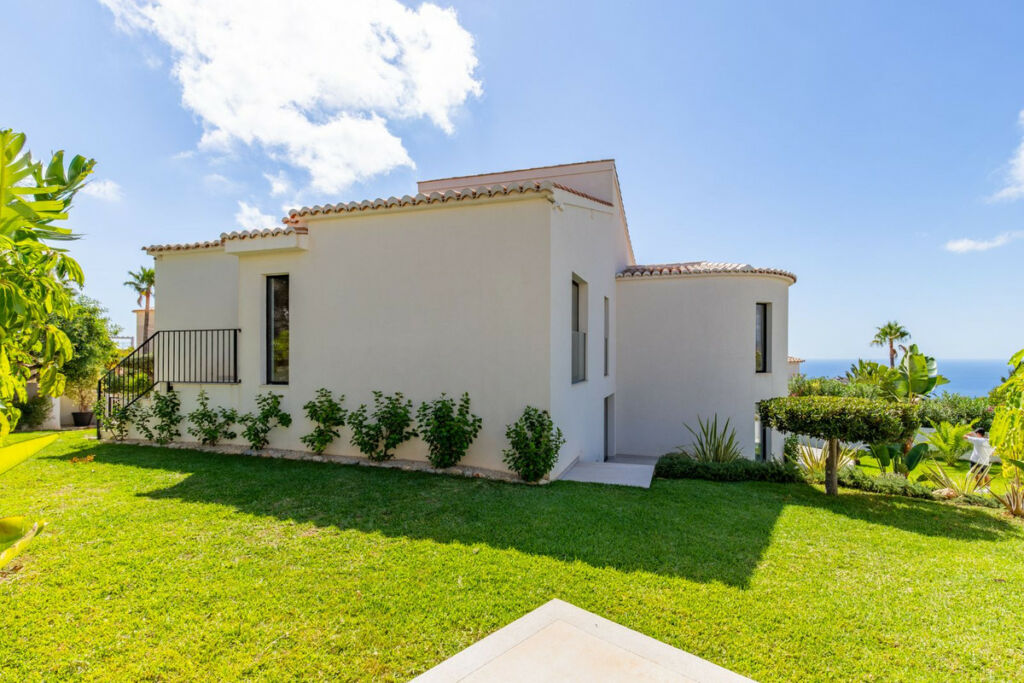 Detached Villa Cumbre del Sol Alicante - image 45