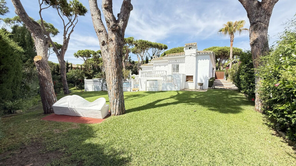 Detached Villa Calahonda Málaga - image 45