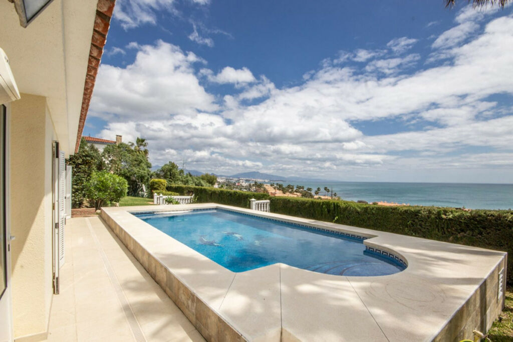 Detached Villa Estepona Málaga - image 45