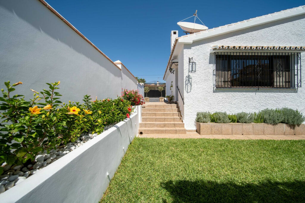 Detached Villa Fuengirola Málaga - image 45