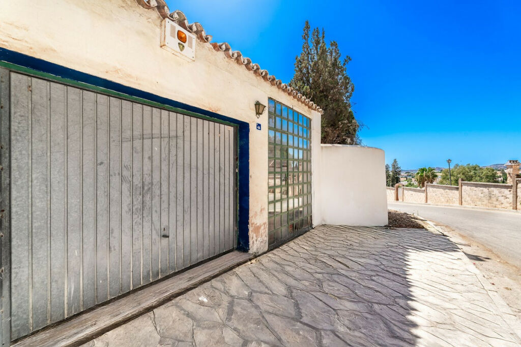 Detached Villa El Coto Málaga - image 46