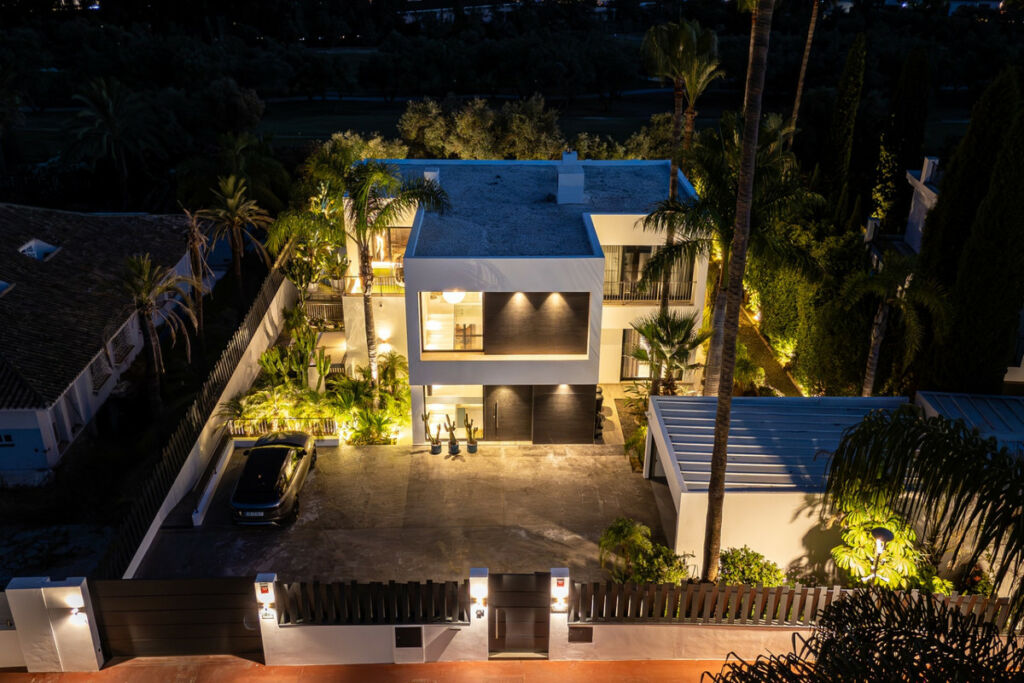 Detached Villa Nueva Andalucía Málaga - image 46