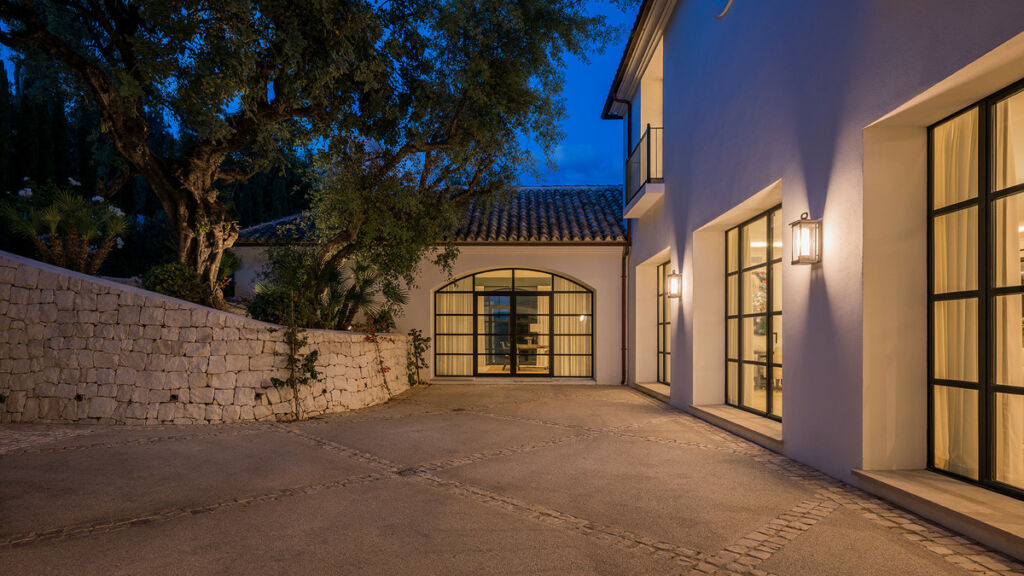 Detached Villa The Golden Mile Málaga - image 46