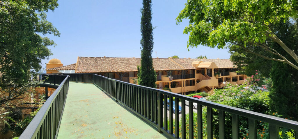 Middle Floor Apartment Calahonda Málaga - image 46