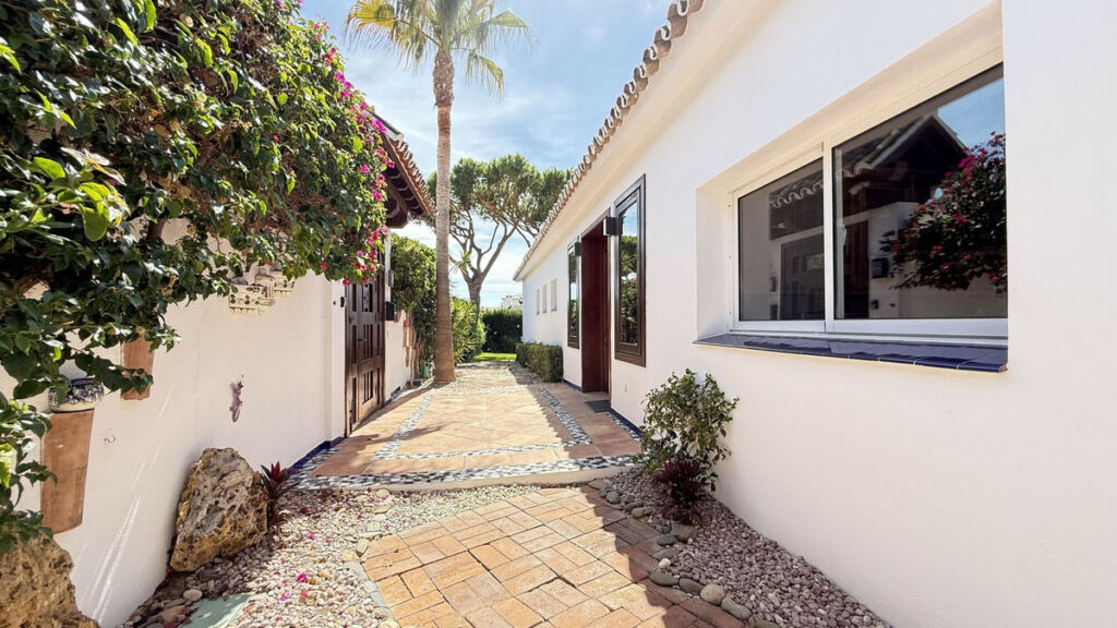 Detached Villa Calahonda Málaga - image 46
