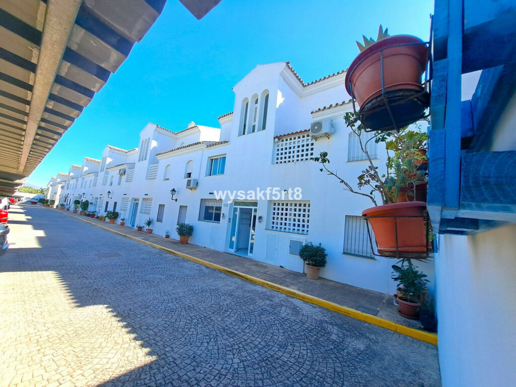 Middle Floor Apartment La Duquesa Málaga - image 46