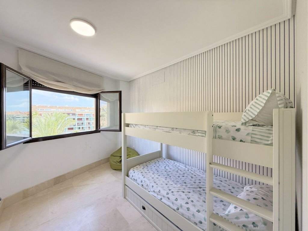 Middle Floor Apartment Sotogrande Puerto Cádiz - image 37