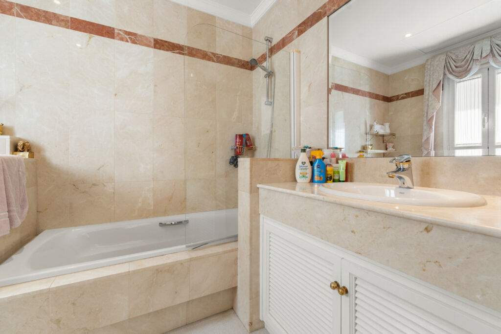 Detached Villa Benahavís Málaga - image 48