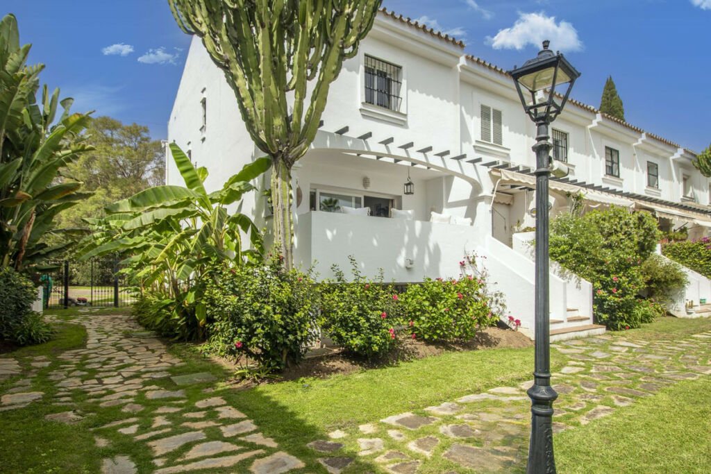 Townhouse Nueva Andalucía Málaga - image 49