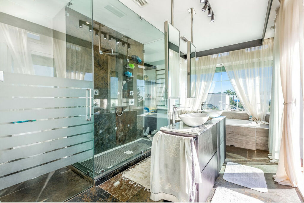 Detached Villa Estepona Málaga - image 49