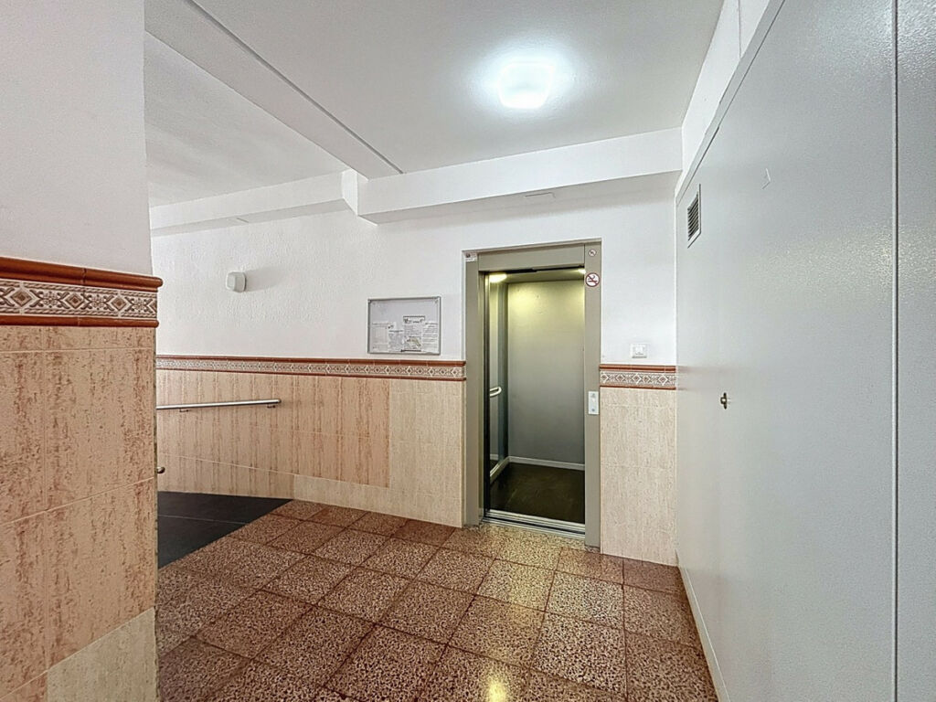 Middle Floor Apartment Torre del Mar Málaga - image 5
