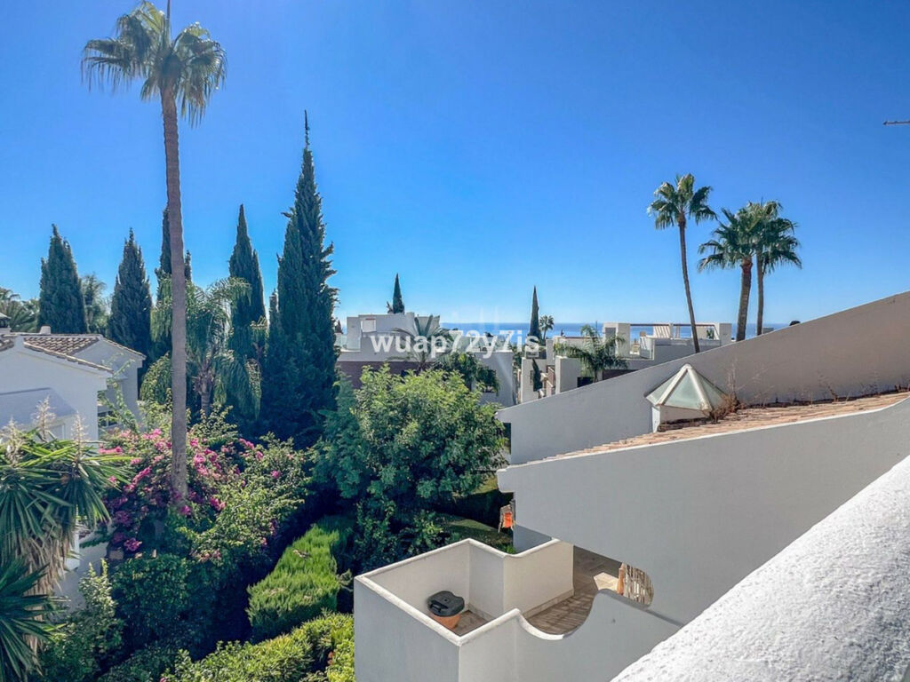 Townhouse Sierra Blanca Málaga - image 11