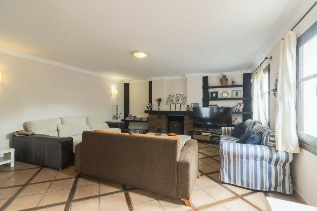 Detached Villa Fuengirola Málaga - image 5