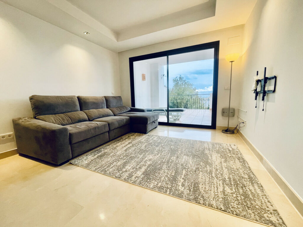 Middle Floor Apartment La Quinta Málaga - image 5