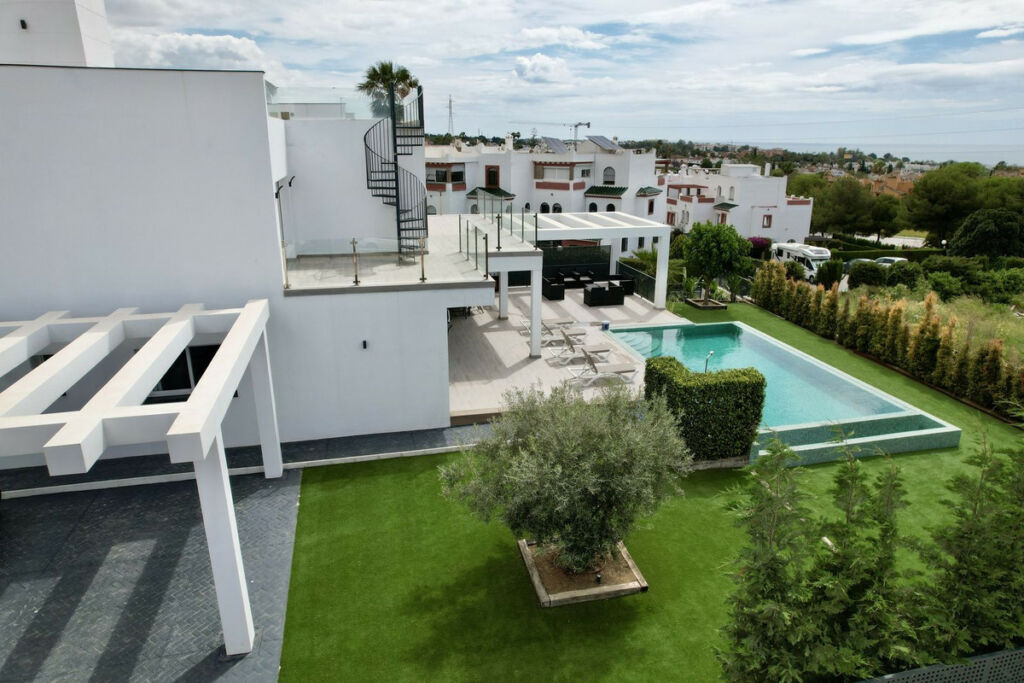 Detached Villa Cancelada Málaga - image 5