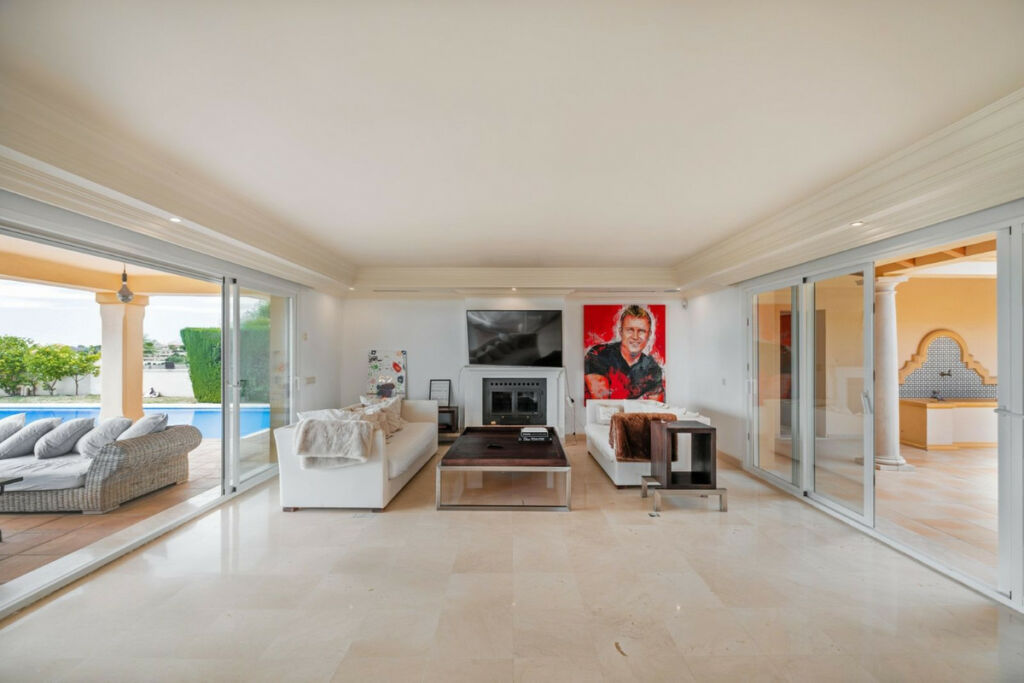 Detached Villa Elviria Málaga - image 5